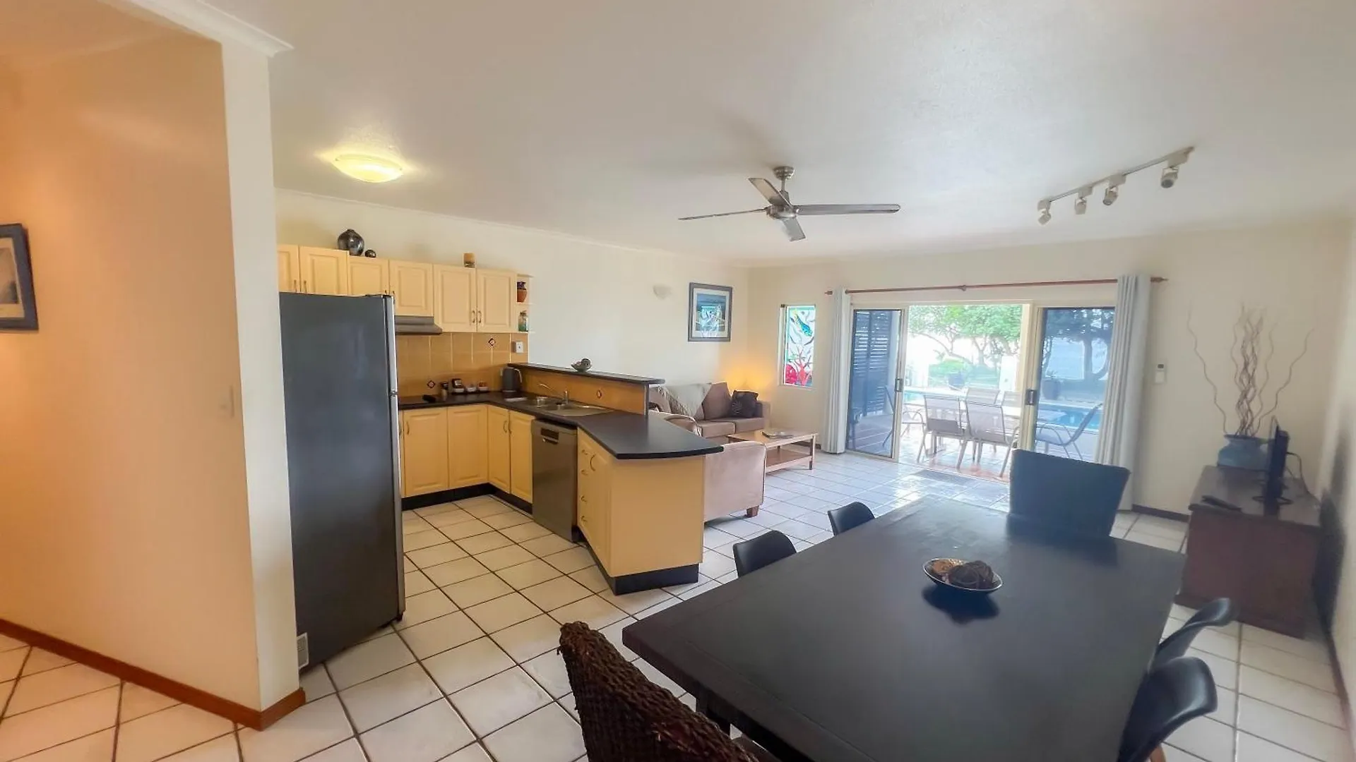 La Riviera One Coastal Life Style One Bedroom South Mission Beach Apartment